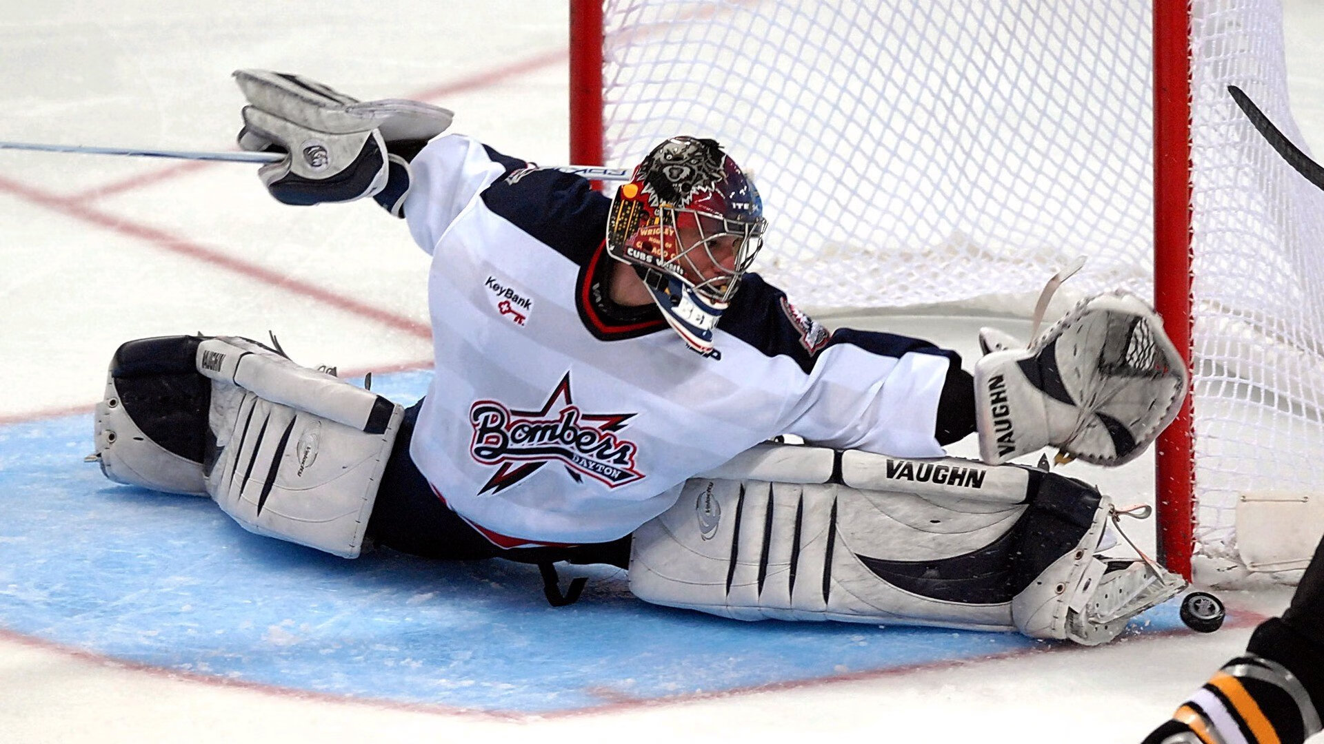 开云体育入口-【热点战术】教练如何应对对手的特殊防守布置，教练员非常耐心不厌其烦地给队员们讲解战术安排